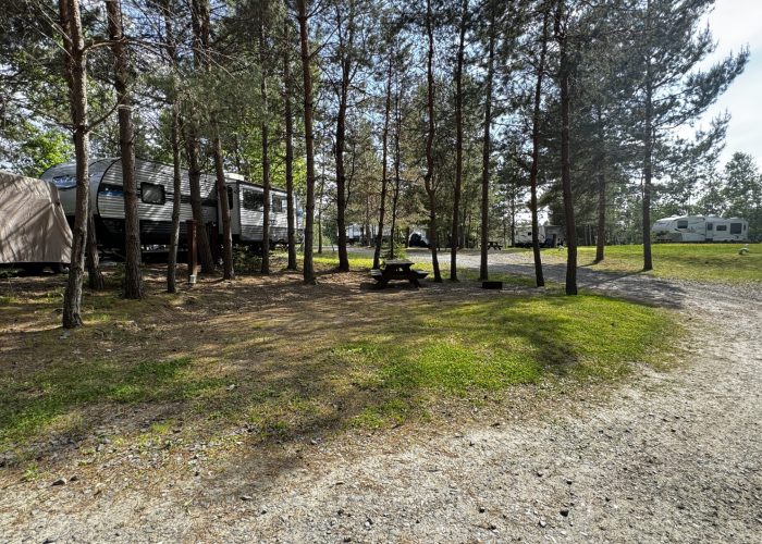 Emplacement 2 services pour tente - Camping Aventure Mégantic