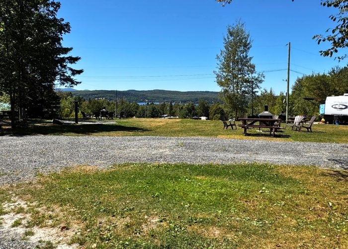Emplacement 3 services signature - Camping Aventure Mégantic