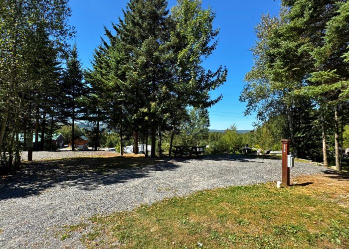 Emplacement 3 services signature - Camping Aventure Mégantic