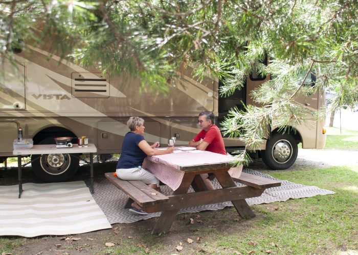 Emplacement 3 services - Camping Aventure Mégantic