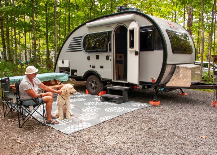 Emplacement 2 services - Camping Aventure Mégantic