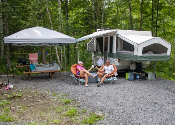 Emplacement 2 services - Camping Aventure Mégantic