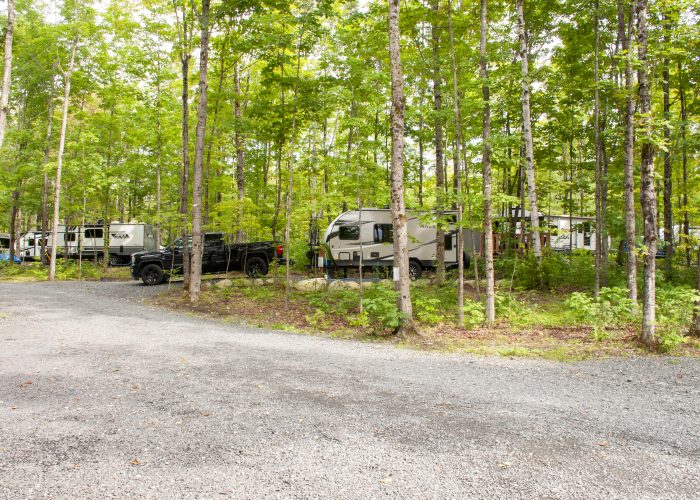 Emplacement 3 services - Camping Aventure Mégantic