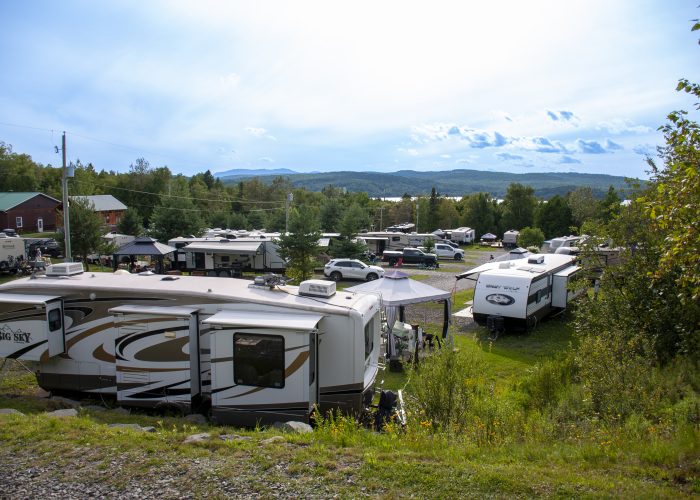 Emplacement 3 services - Camping Aventure Mégantic