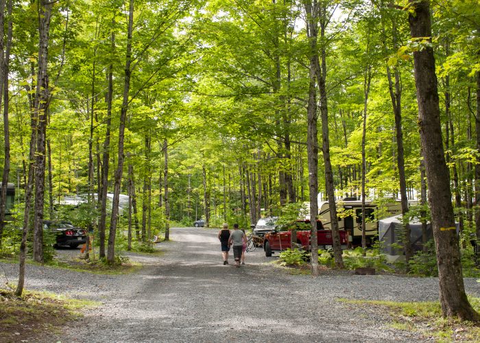 Emplacement 3 services - Camping Aventure Mégantic