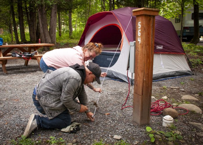 Emplacement 2 services pour tente - Camping Aventure Mégantic